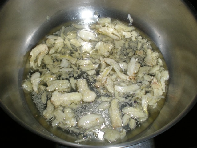 Freír ajo machacado