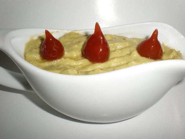 Aguacates con Salsa Embrujo 