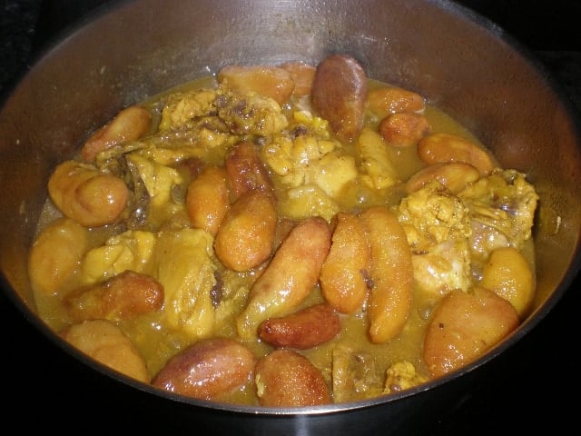 Cazuela de pollo con ajo frito 