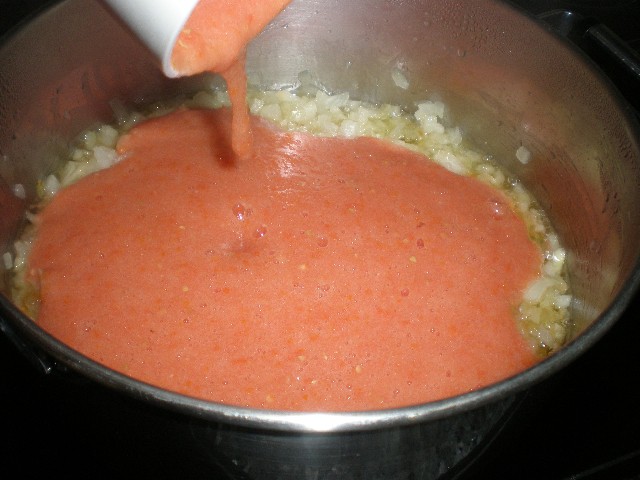 Elaborar la salsa para las albondiguitas de pollo