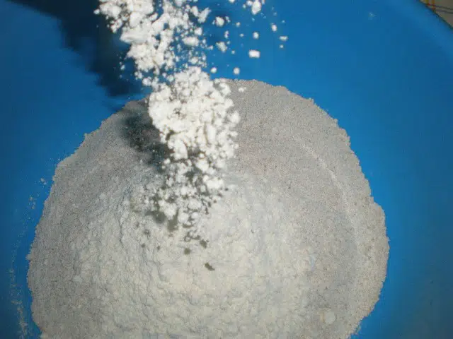 Echar harina de fuerza