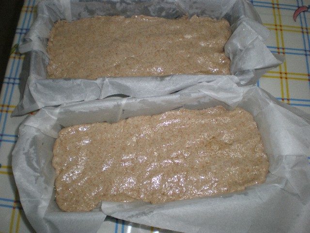 Masa de pan de molde integral en moldes