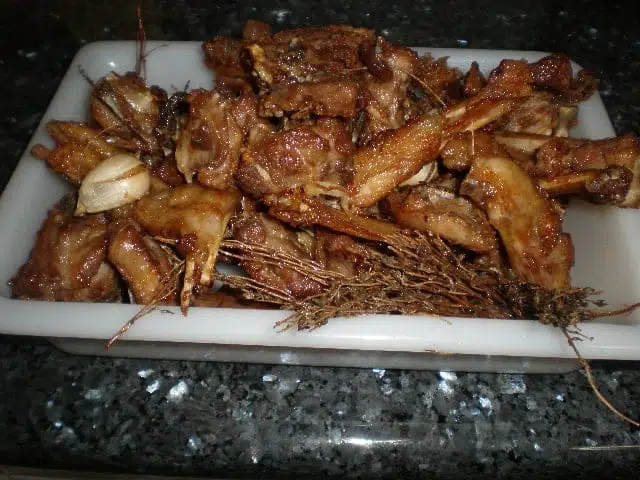 Cabrito baldeado de coñac Cabrito baldeado de coñac