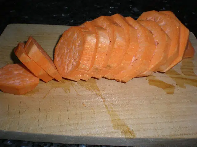 Partir batata amarilla