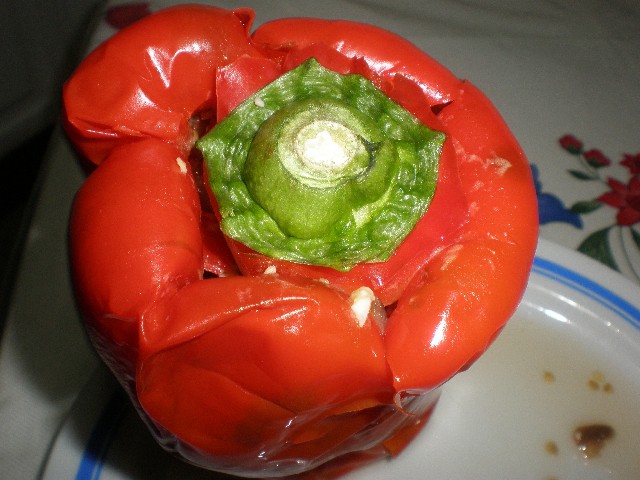 Poner el rabito al pimiento relleno