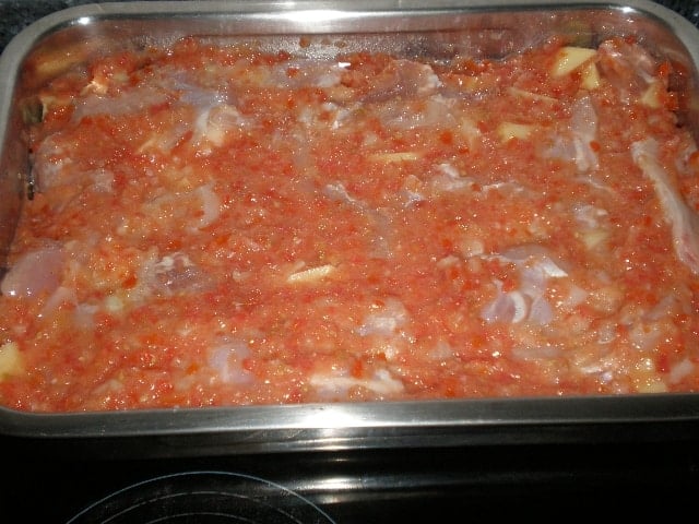 Pollo con tomate al horno