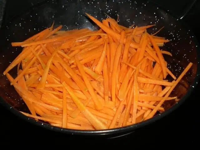 Freír juliana de zanahoria
