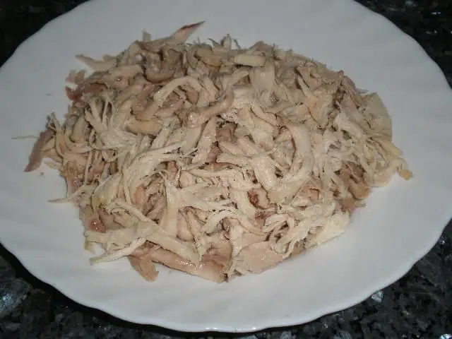 Tiras de pollo hervido