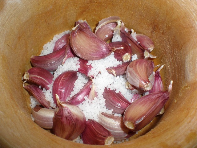 Ajo morado y sal