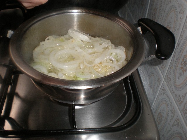 Freír los aros de cebolla