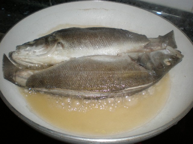 Lubinas al vino blalnco 