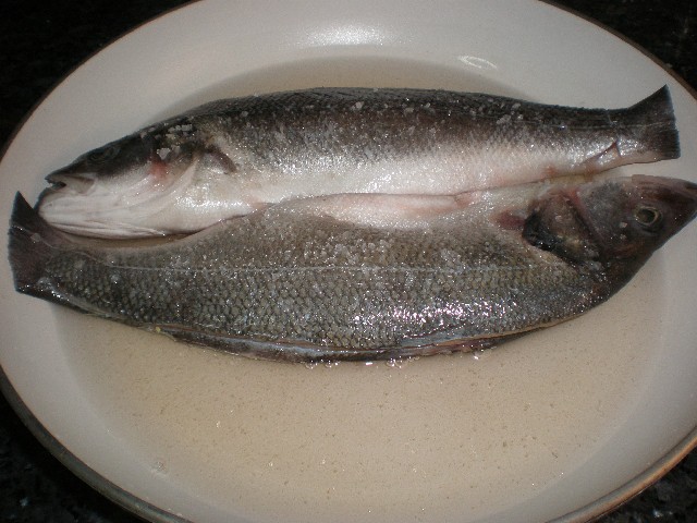 Lubinas al vino blanco