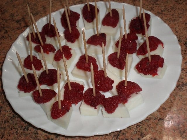 Queso con frambuesas