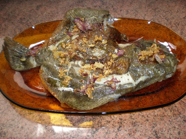 Rodaballo al ajillo
