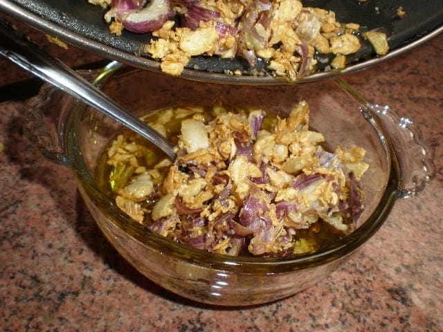 Fritura de ajo morado machacado