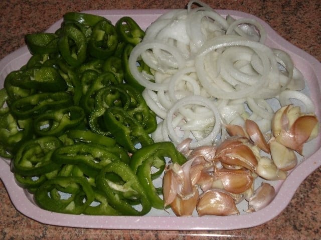 Pimientos verdes, cebolla y ajo