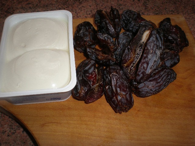 Dátiles y queso de untar 