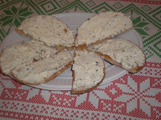 Tostas a las finas hierbas