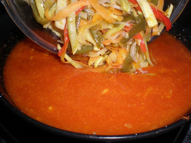 Echar dente de verdura al wok