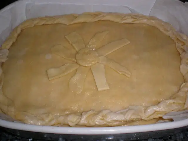 Empanada boloñesa decorada