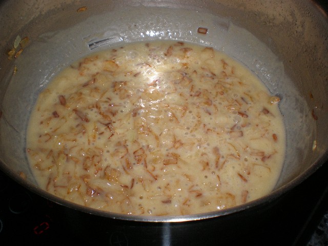 Elaborar bechamel  con cebolla