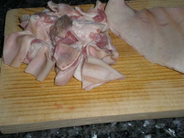 Partir orejas de cerdo