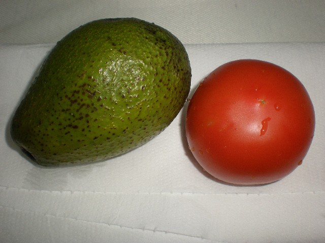 Aguacate y tomate