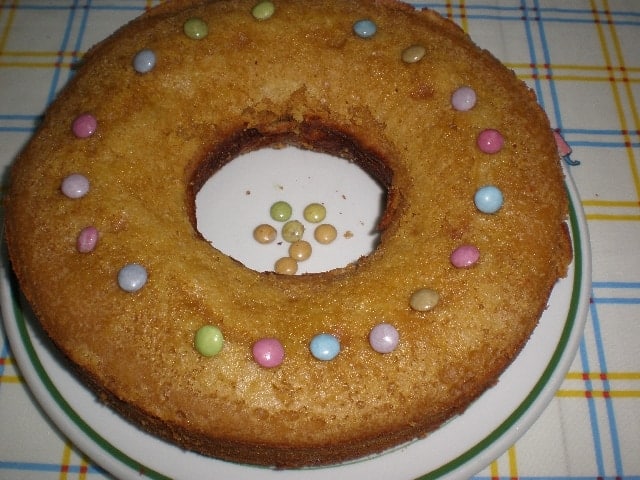 Bizcochón con pastillas de colores 