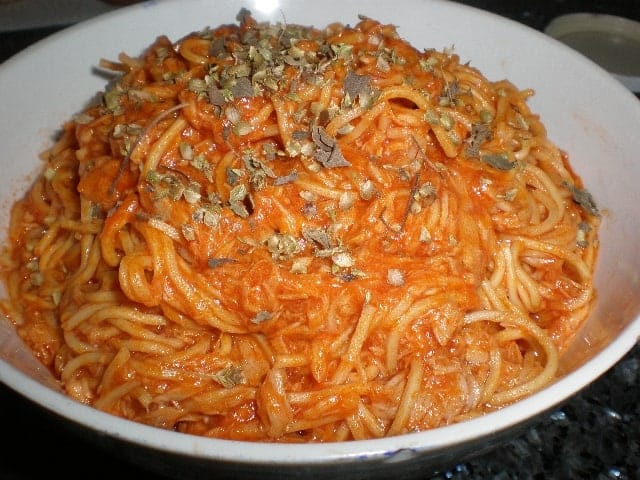 Fideos chinos de huevo al atún 