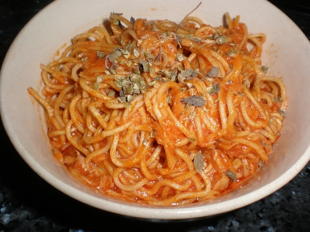 Fideos chinos de huevo al atún 