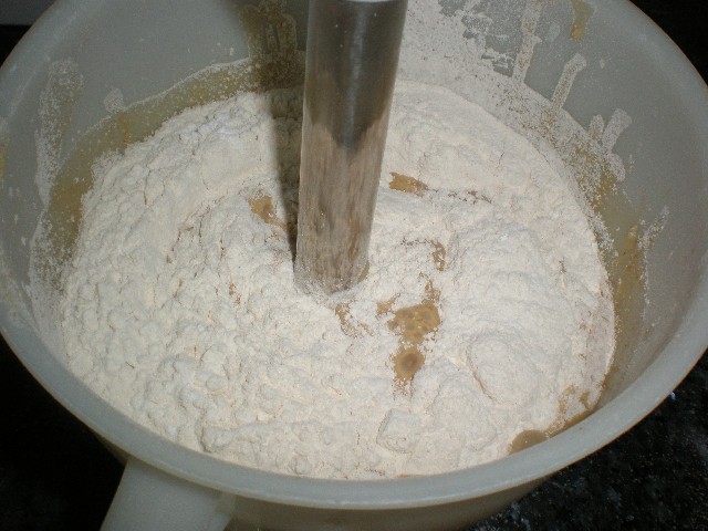 Preparar el bizcocho de naranja y mantequilla