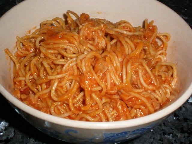 Fideos chinos de huevo al atún