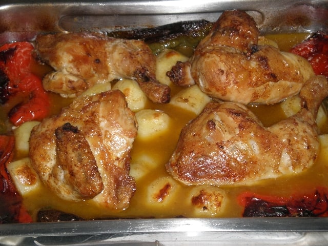 Pollo con pimientos al horno