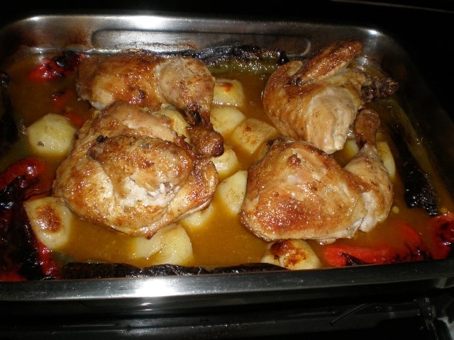 Pollo con pimientos al horno