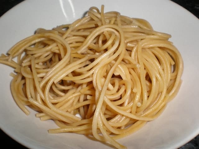 Ración de espaguetis integrales