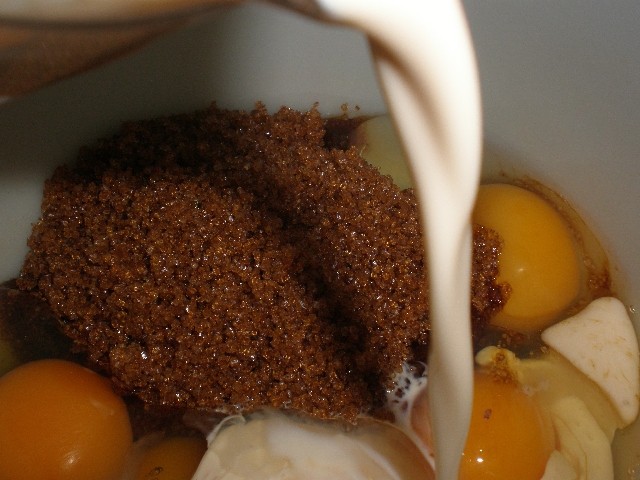 Echar leche evaporada para magdalenas 