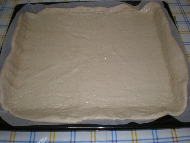 Masa para pizza en bandeja 