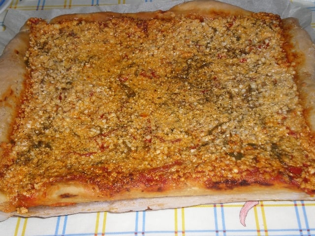 Pizza de carne y pimientos 