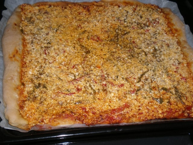 Pizza de carne y pimientos