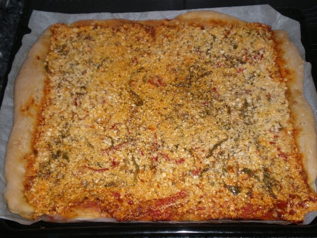 Pizza de carne y pimientos