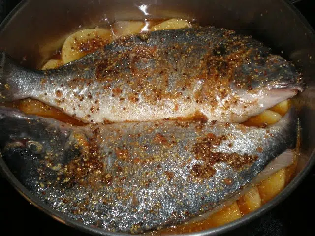 Dorada con salsa de mostaza