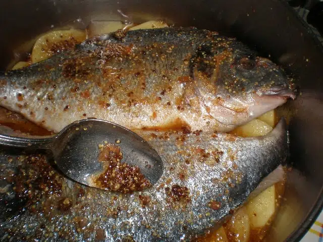 Dorada con salsa de mostaza