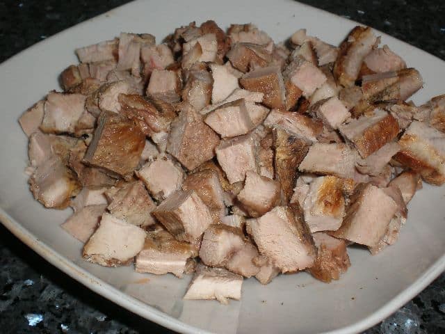 Chuletas de cerdo asadas en daditos