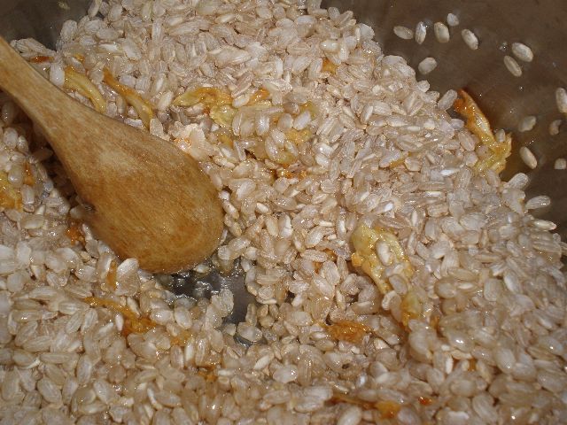 Sofreír arroz integral