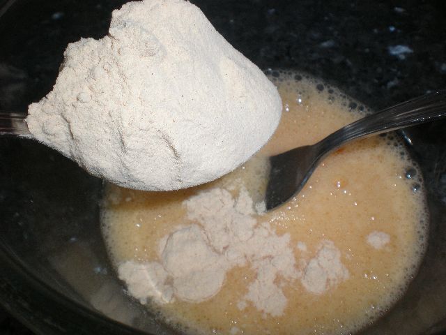 Echar harina de chicharos