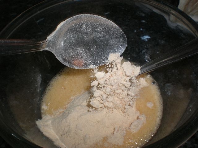 Echar harina de chicharos