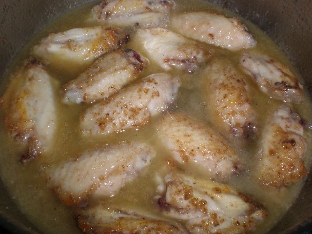 Alitas con vino y agua