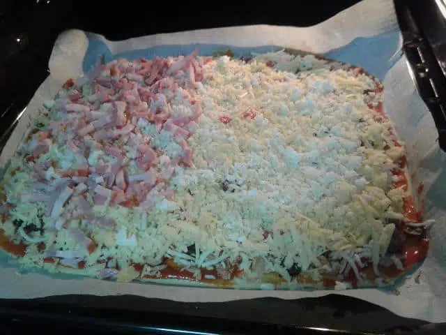 Pizza de atún y bacón