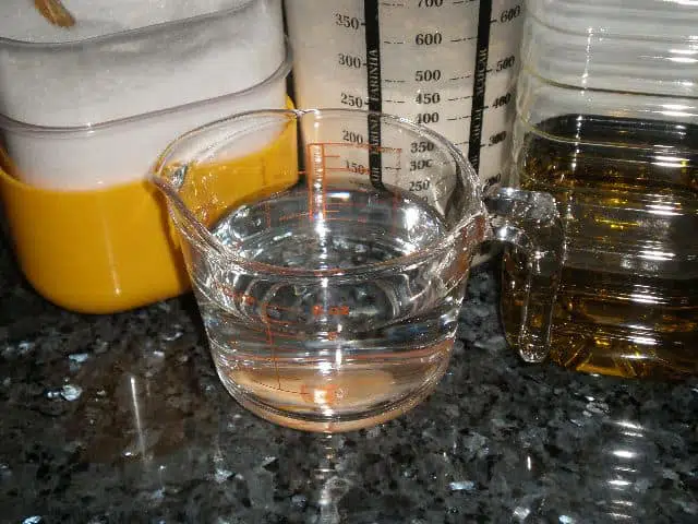 Agua sal, harina y aceite