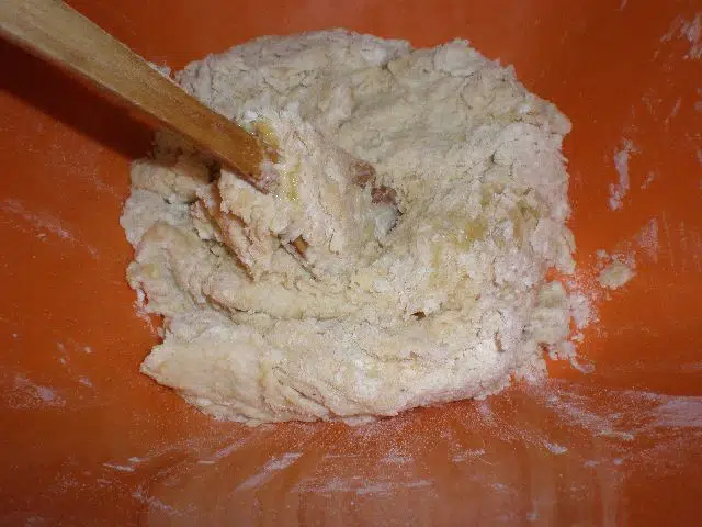 Hacer masa para Pizza de champiñones y jamón